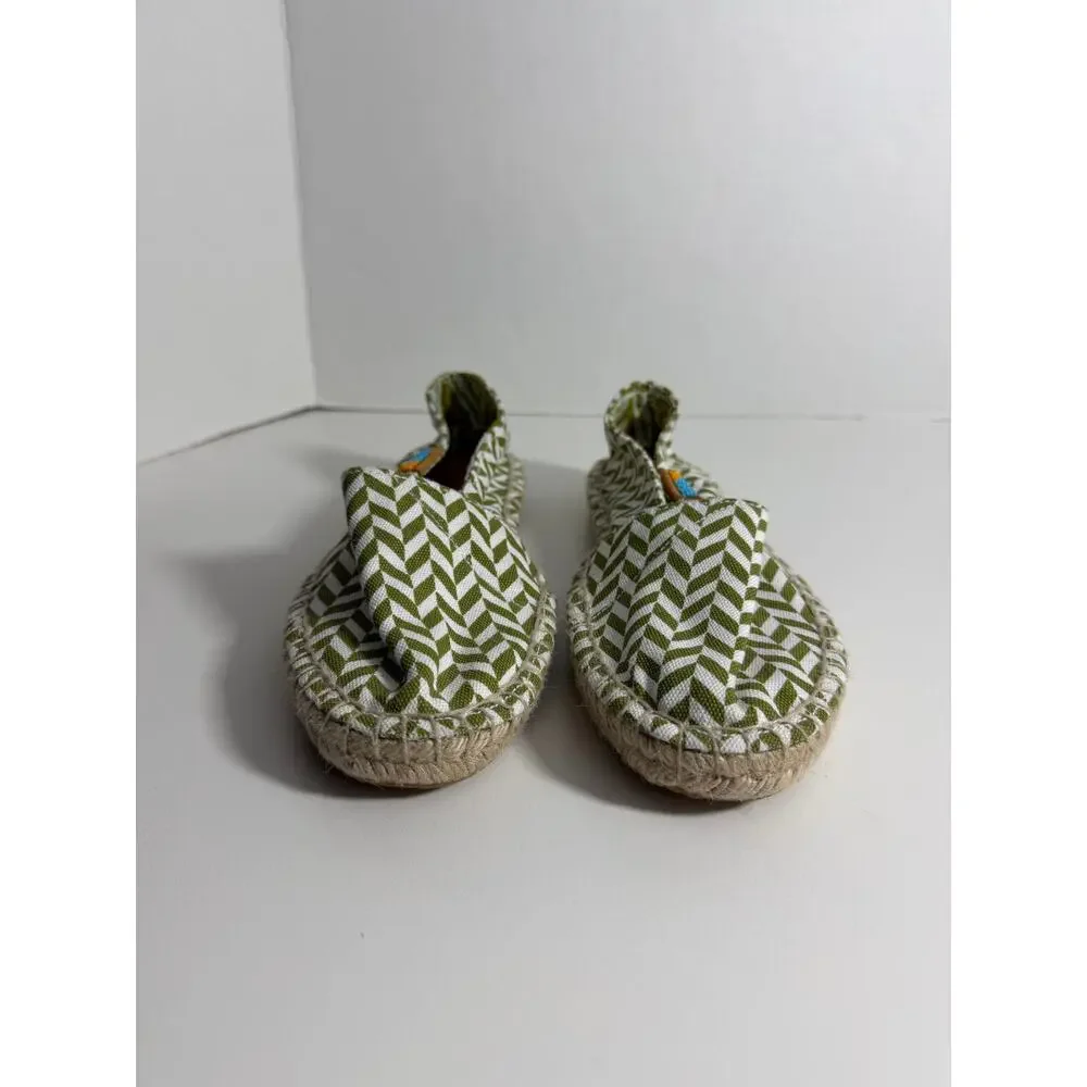 NWOB Ubntu Espadrilles Green Chevron Print Womens Size 7